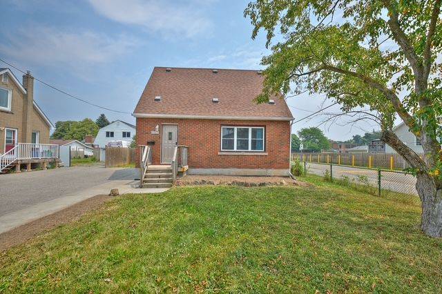 Niagara Falls, ON L2J 2Z7,3090 Dorchester RD
