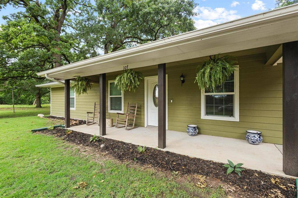 Bonham, TX 75418,107 S Main Street