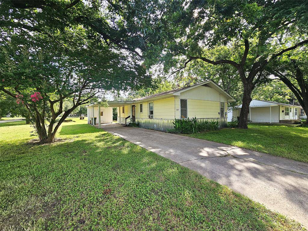 Groesbeck, TX 76642,307 E State Street