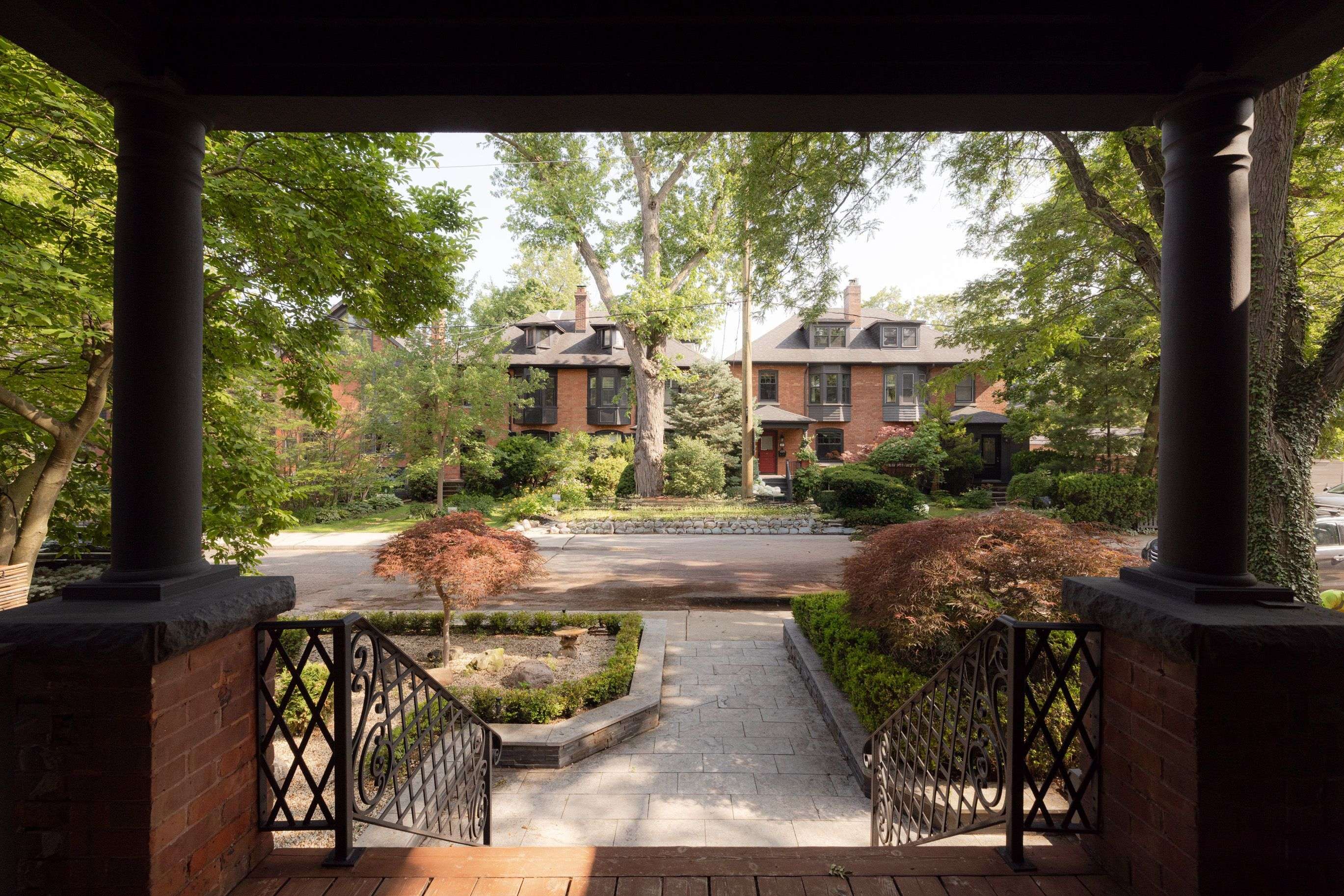 Toronto C02, ON M4V 1A9,26 McMaster AVE
