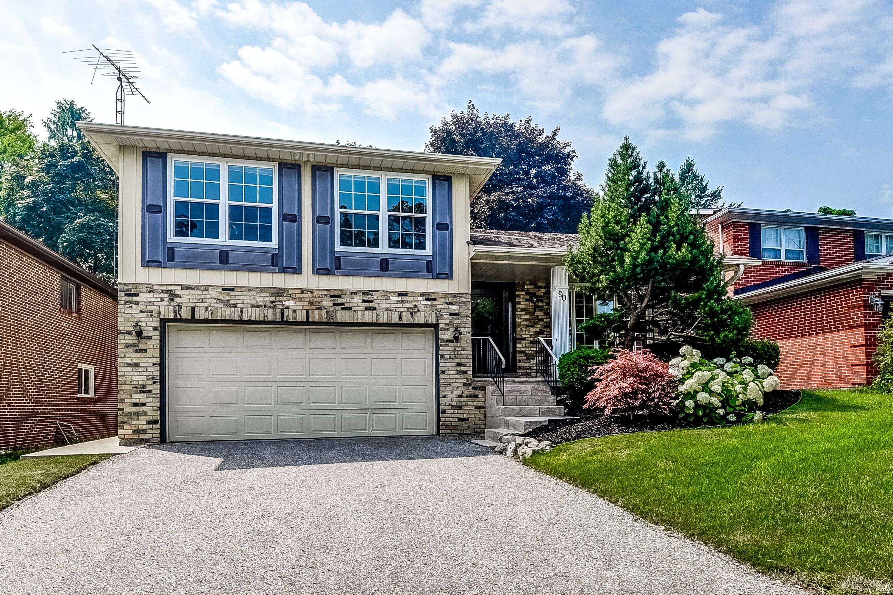 Toronto C15, ON M2J 3B2,90 Whitehorn CRES