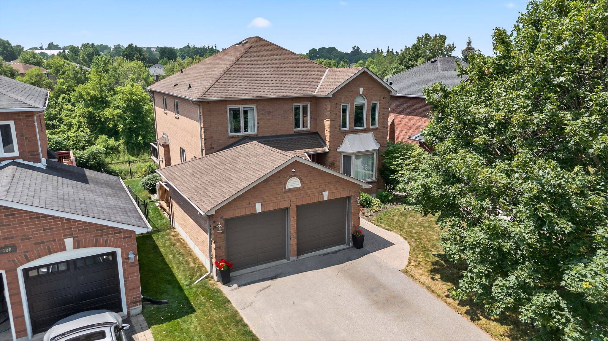 Newmarket, ON L3Y 8H5,396 Devanjan CIR