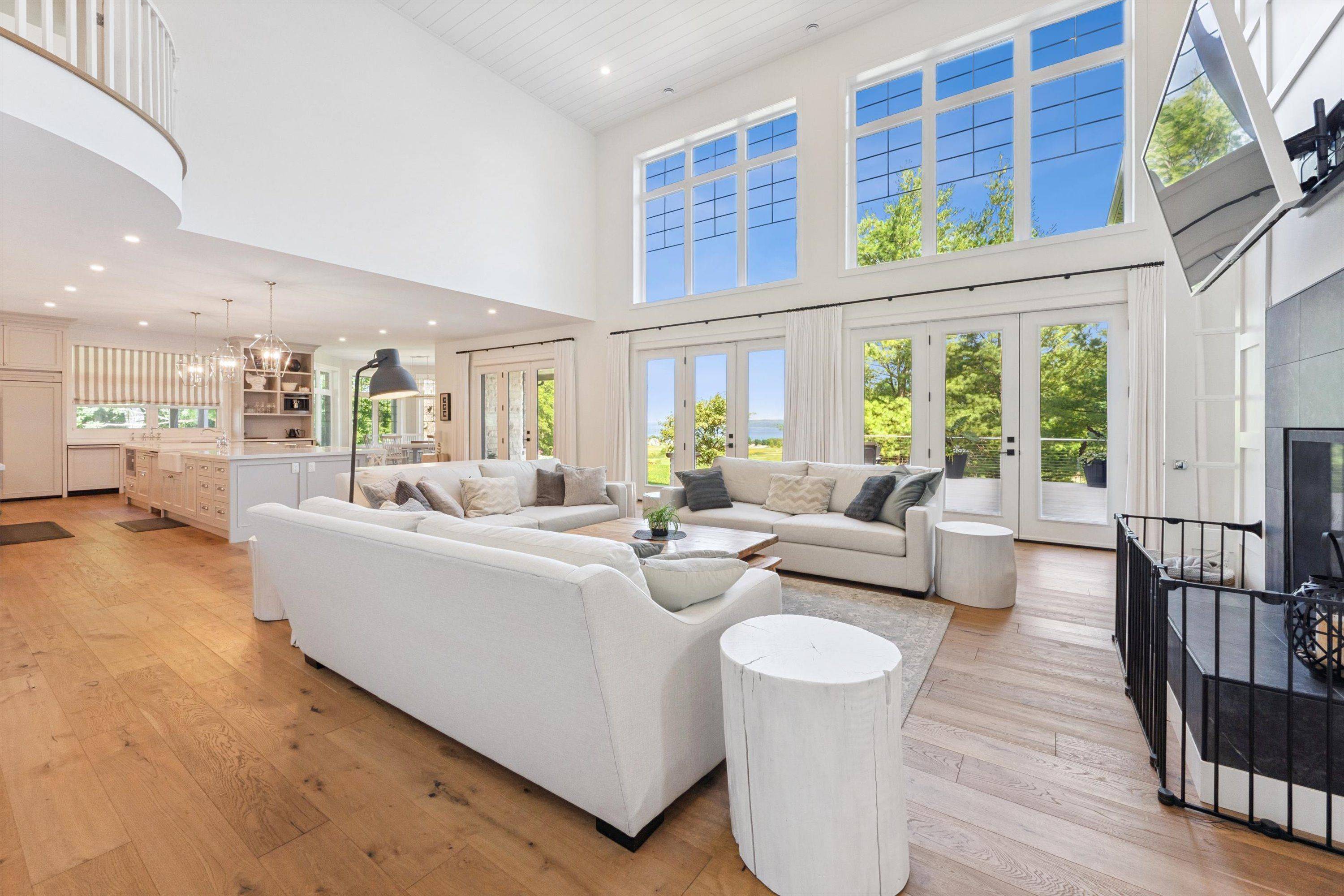 Georgian Bluffs, ON N0H 1S0,511 Algonquin TRL