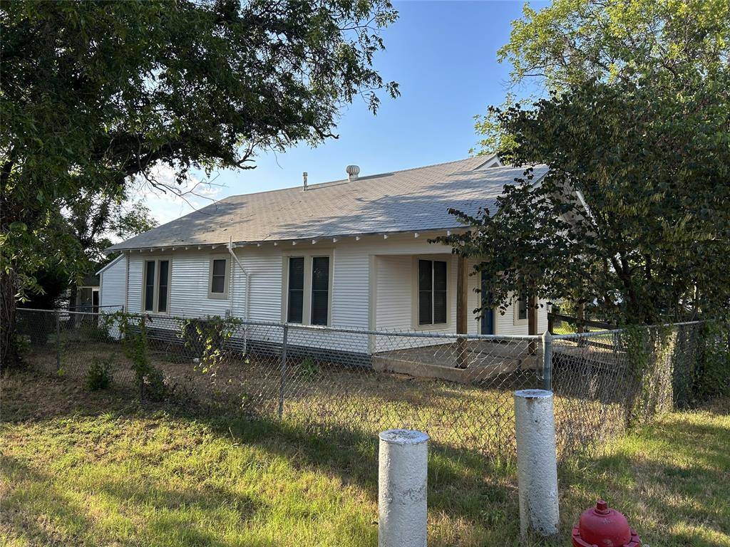 De Leon, TX 76444,216 S Weatherford Street