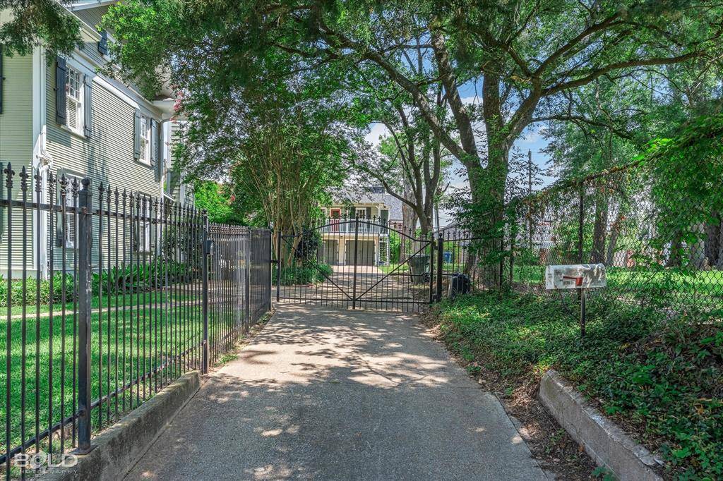 Shreveport, LA 71104,836 Jefferson Place