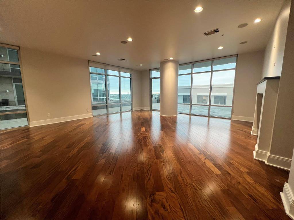 Dallas, TX 75231,8066 Park Lane #601