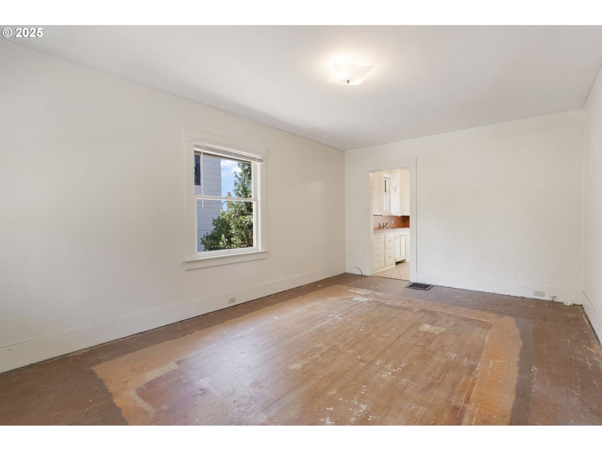 Portland, OR 97215,823 SE 45TH AVE