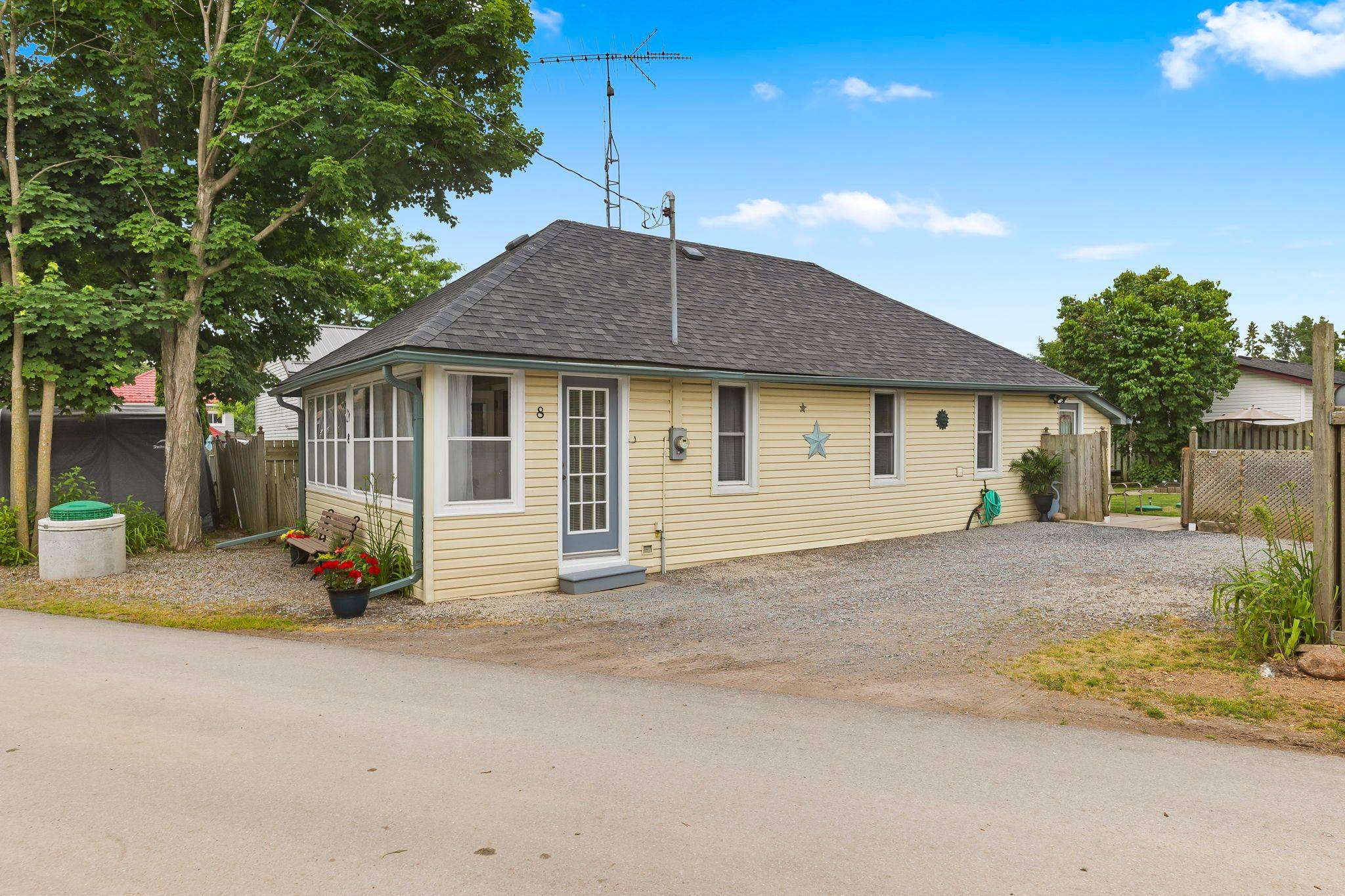 Scugog, ON L0B 1E0,8 Angle ST