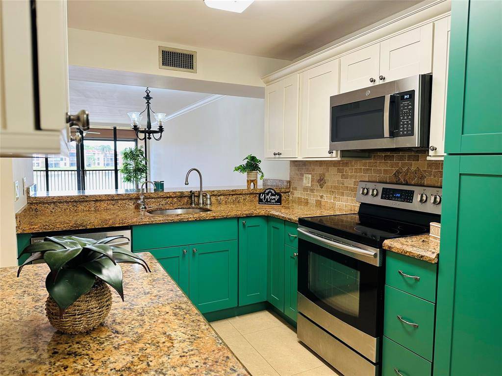 Pompano Beach, FL 33063,6423 Coral Lake Dr #211