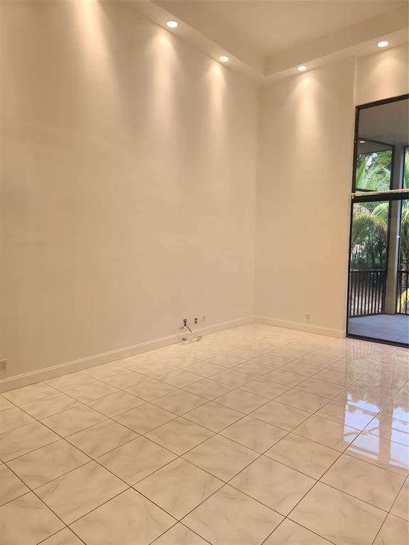 Aventura, FL 33180,20347 WEST COUNTRY CLUB DRIVE #TH 15