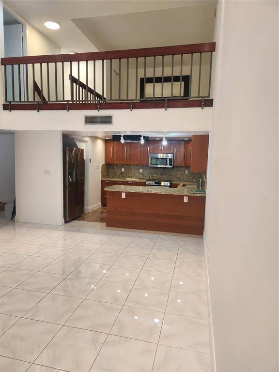 Aventura, FL 33180,20347 WEST COUNTRY CLUB DRIVE #TH 15