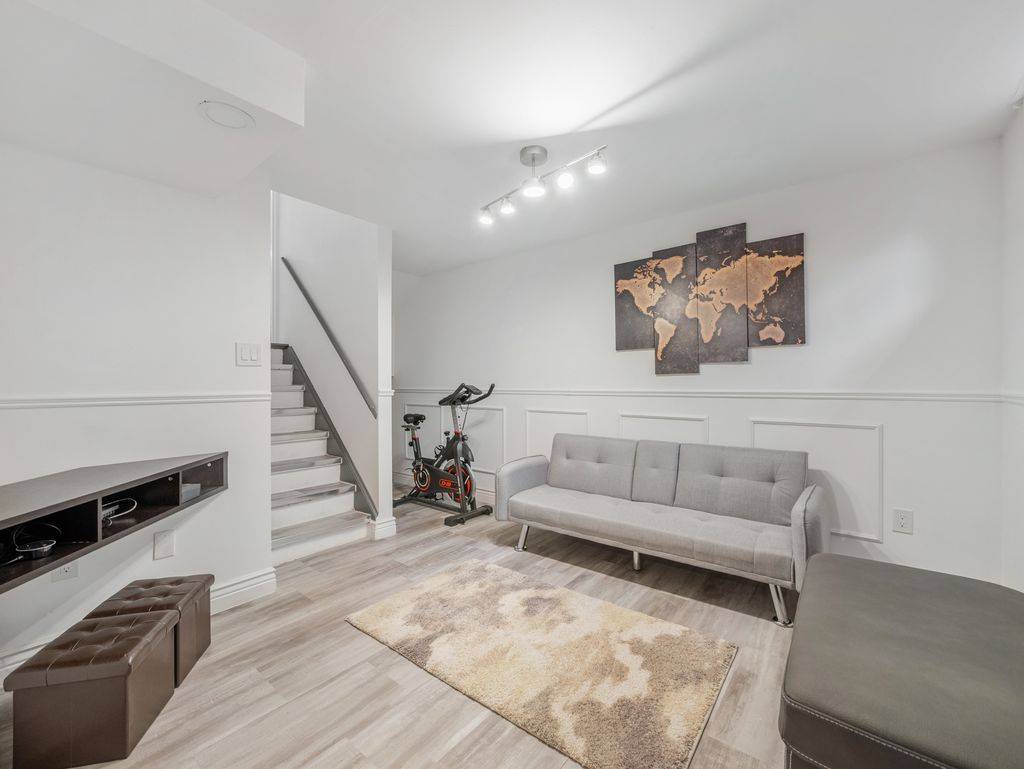 Mississauga, ON L4T 2S7,7255 Dooley DR #16