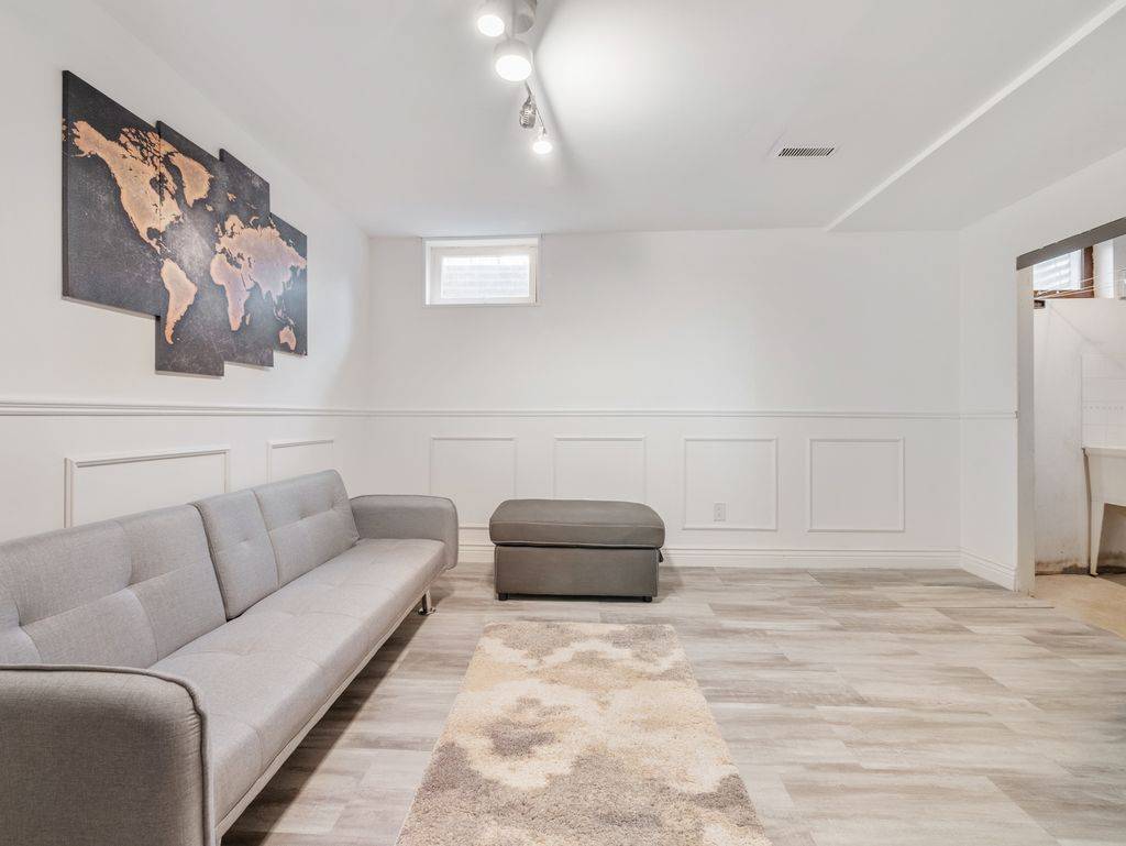 Mississauga, ON L4T 2S7,7255 Dooley DR #16