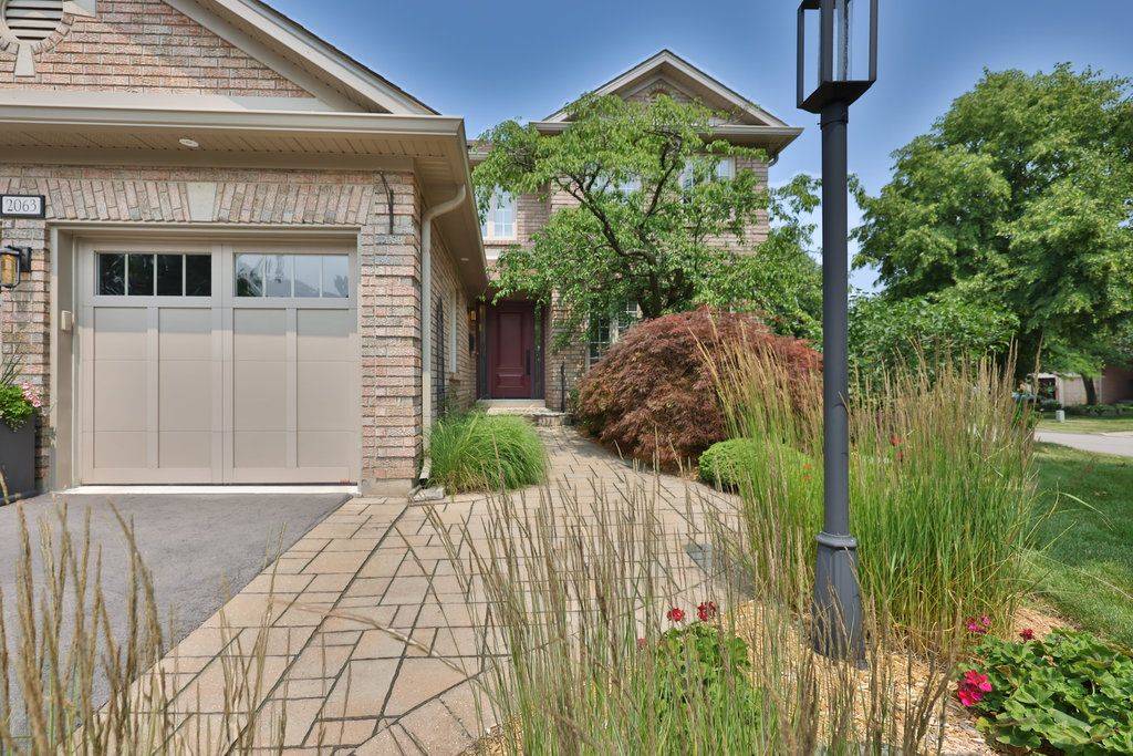 Burlington, ON L7M 3W1,2063 Pipers CT