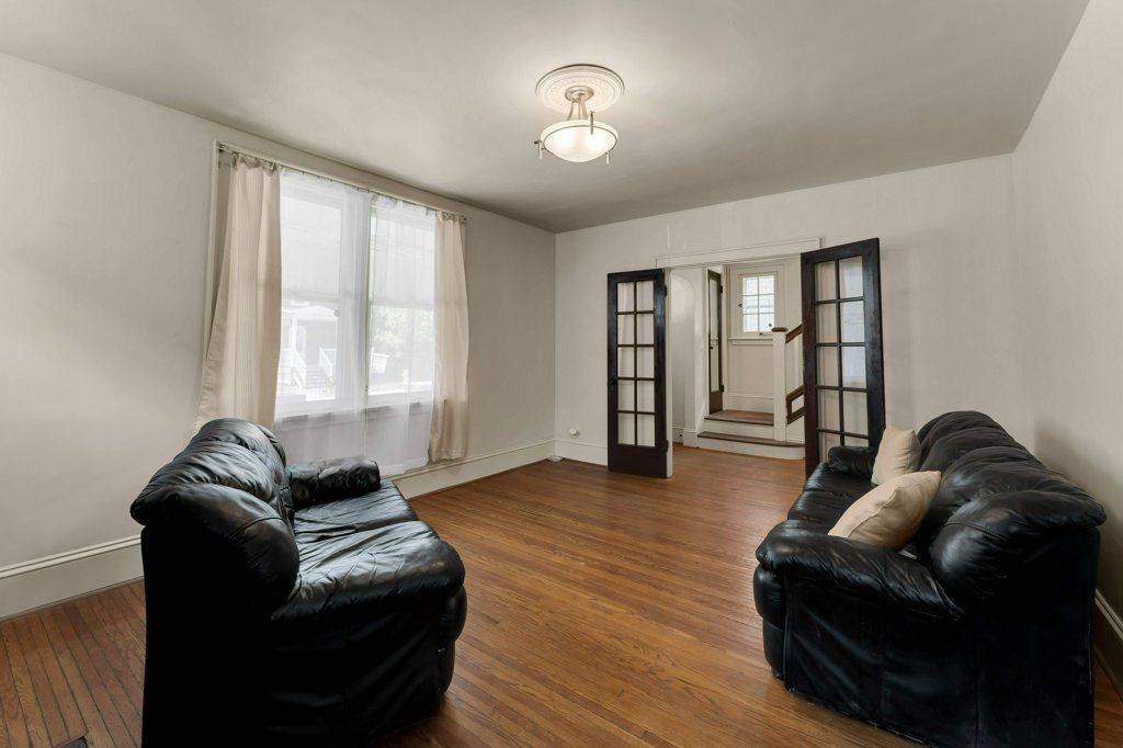 Kingston, ON K7L 3Z9,515 Victoria ST