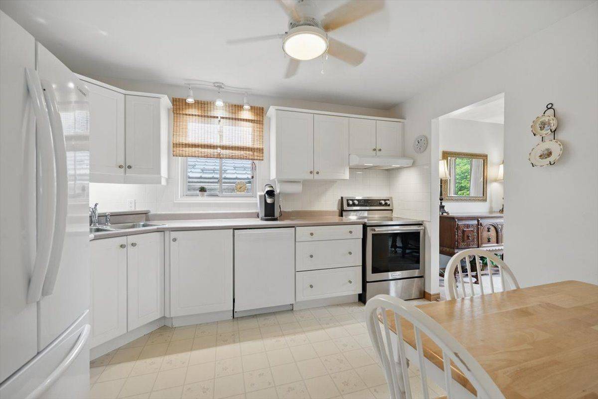 Brockville, ON K6V 6G2,1303 Vista DR