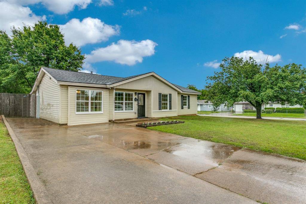 Euless, TX 76039,302 Lee Drive