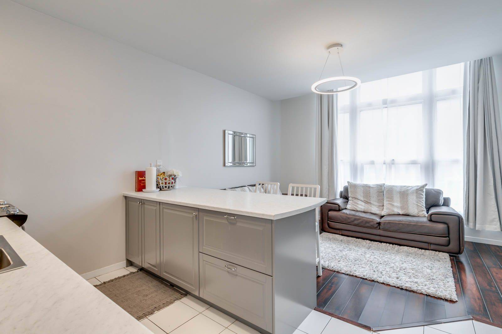 Toronto C02, ON M5S 1Y3,520 Bloor ST W #2 Floor