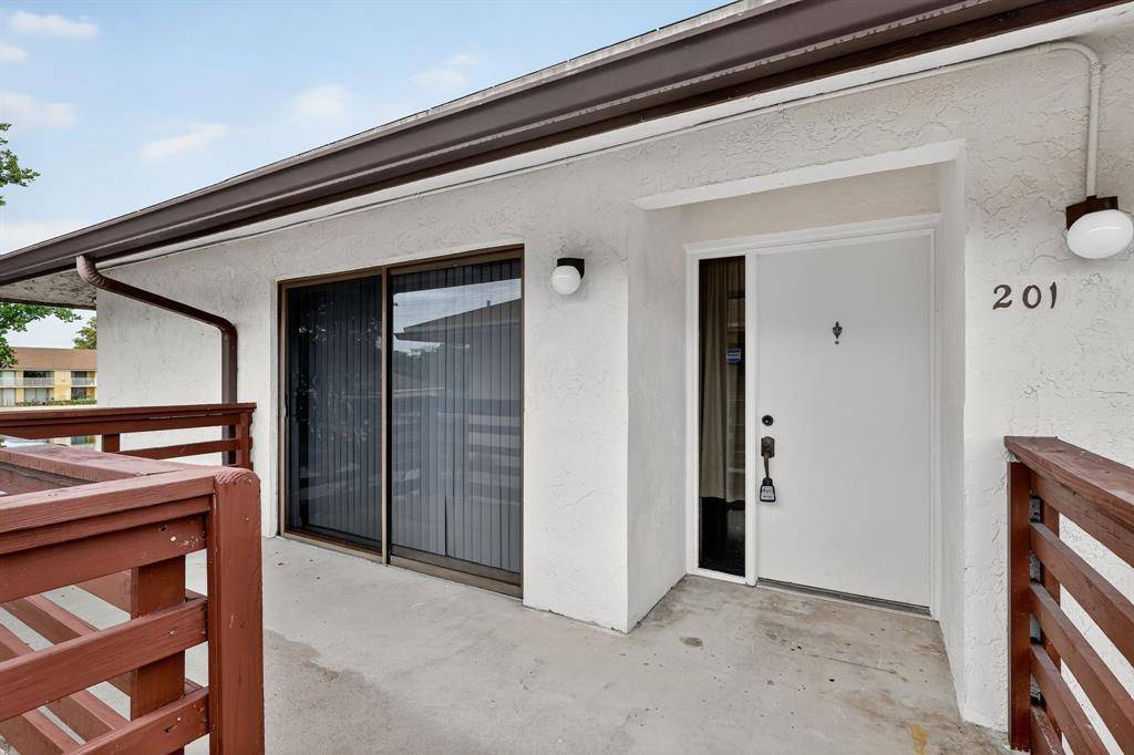 Miami Gardens, FL 33169,615 NW 210th St #201-25