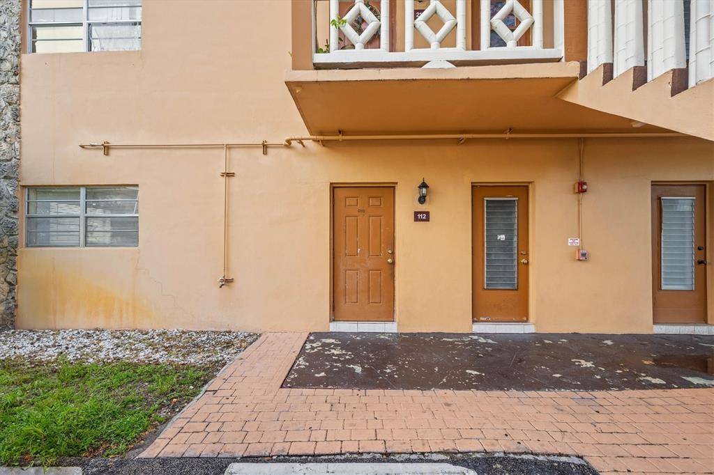 Lauderdale Lakes, FL 33313,5031 W Oakland Park Blvd #112