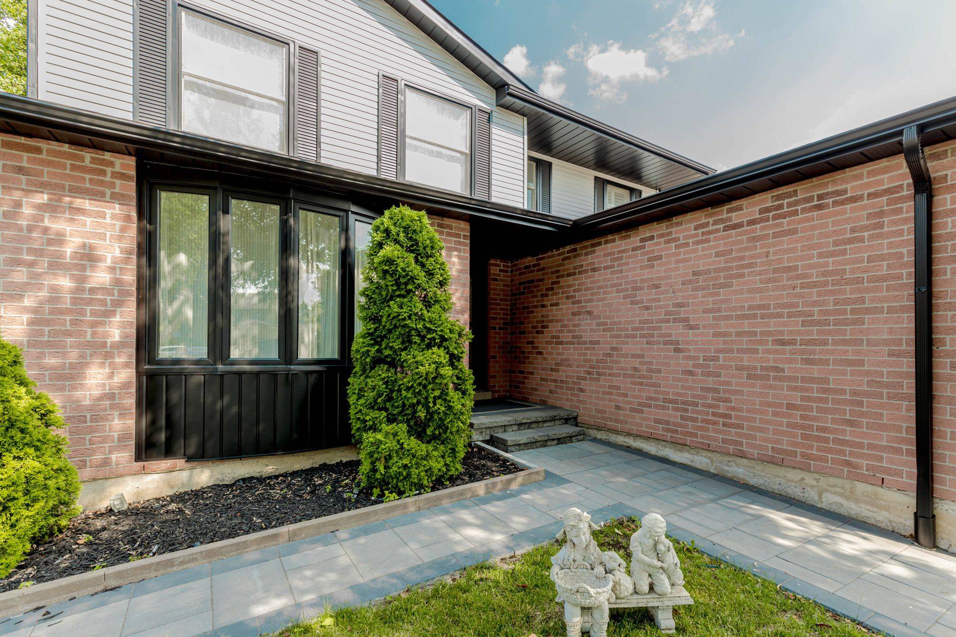 Mississauga, ON L5N 2Y6,6101 Edenwood DR