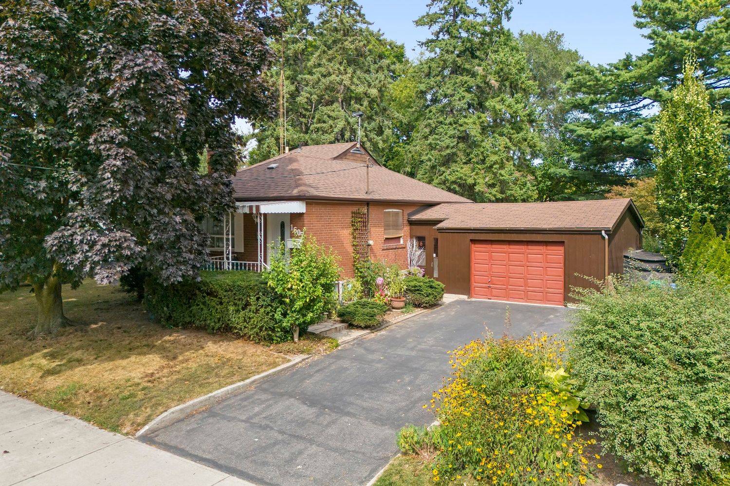Mississauga, ON L5G 4B6,1607 Kenmuir AVE