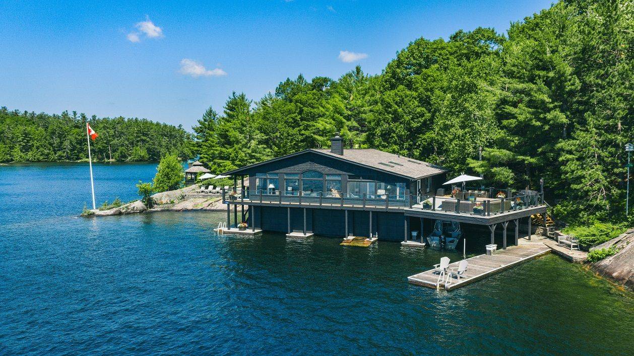 Muskoka Lakes, ON P0B 1J0,22 J18 Badgerow IS