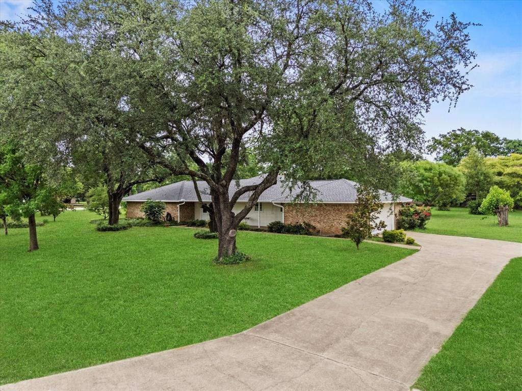 Oak Leaf, TX 75154,119 Locust Court