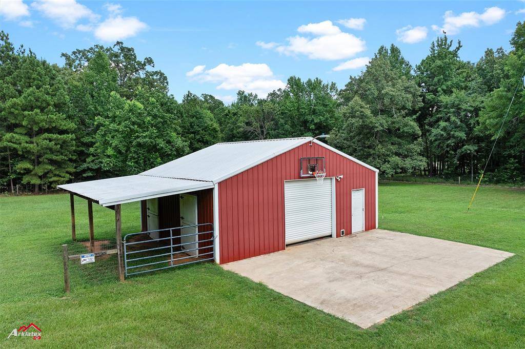 Benton, LA 71006,210 Butler Hill Road
