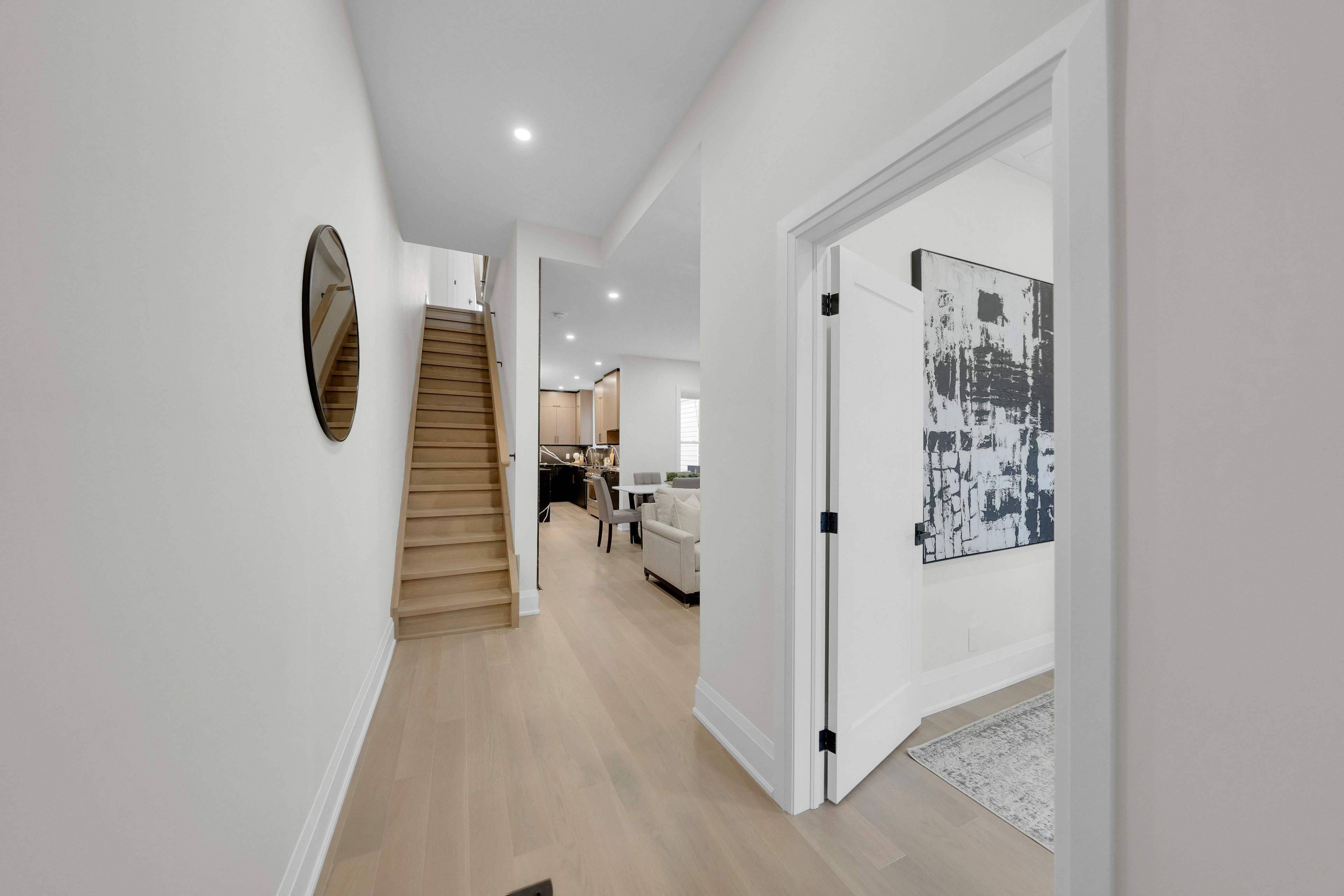 Toronto C01, ON M6J 2V9,388 Crawford ST