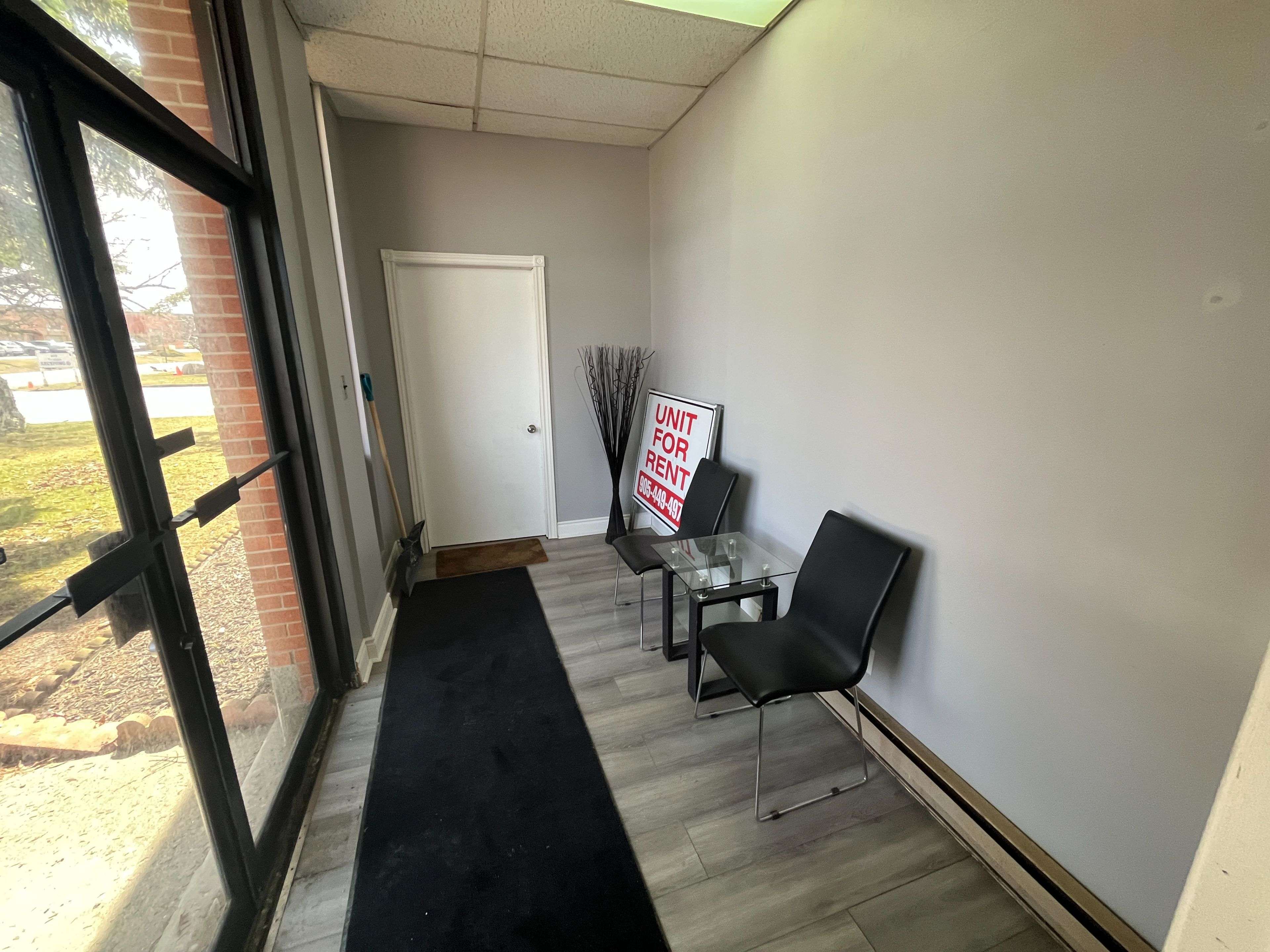 Pickering, ON L1W 1Z6,926 Dillingham RD ##1