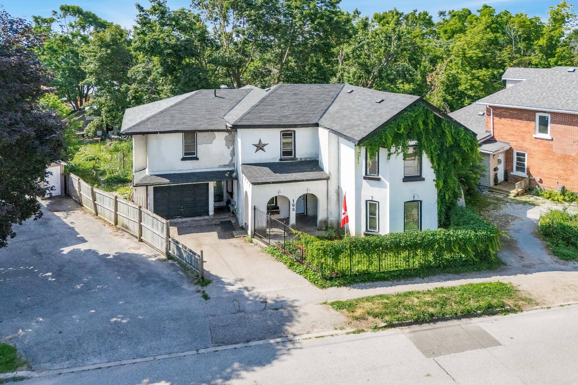 Orillia, ON L3V 3K2,195 Nottawasaga ST