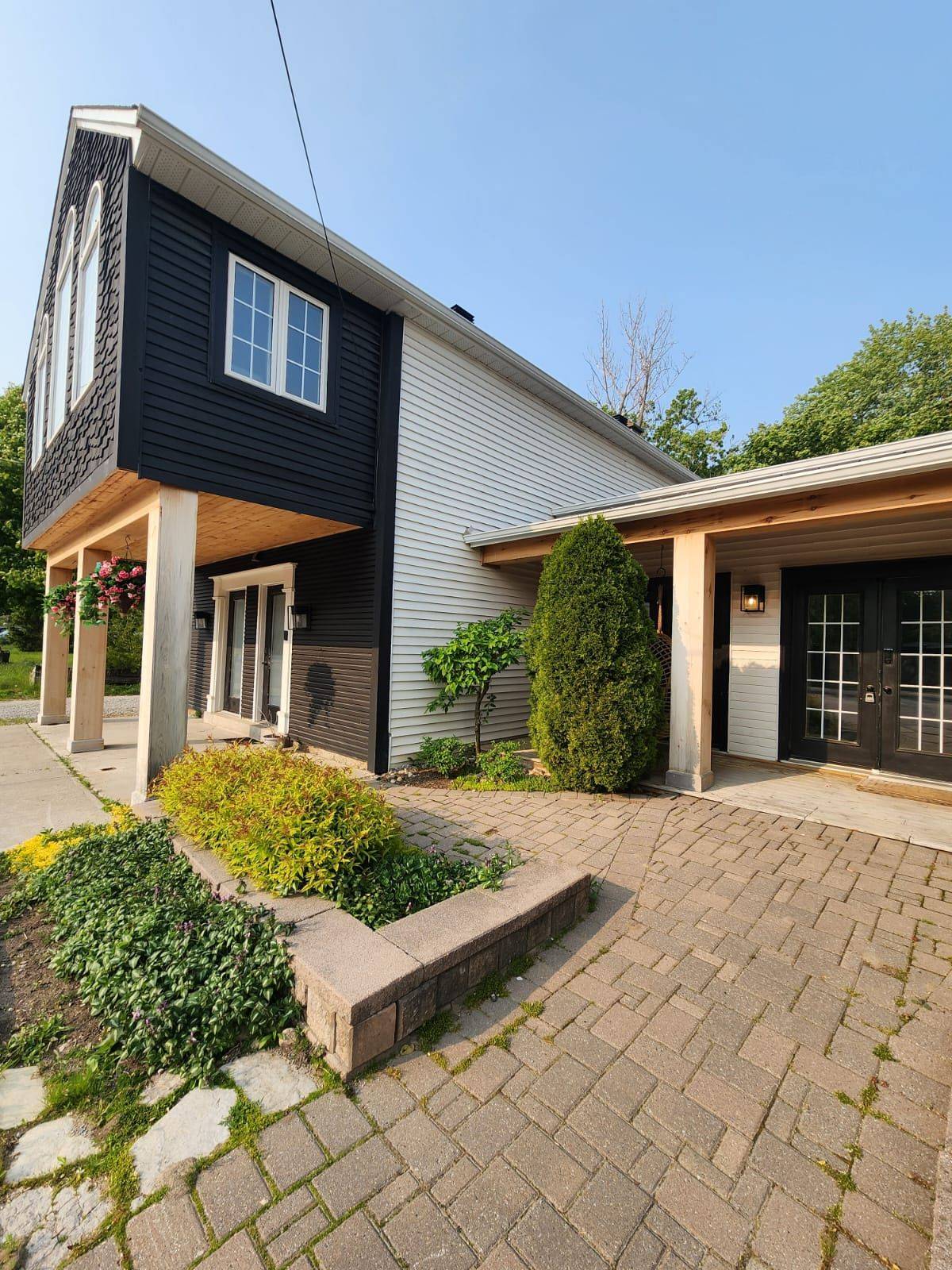 Innisfil, ON L0L 1L0,1 DUFFERIN ST