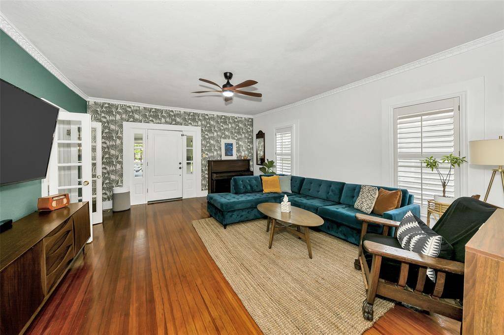 Dallas, TX 75214,6107 Worth Street