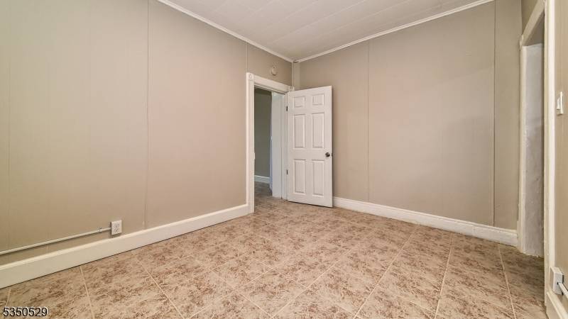 Clifton City, NJ 07011,499 Crooks Ave #4
