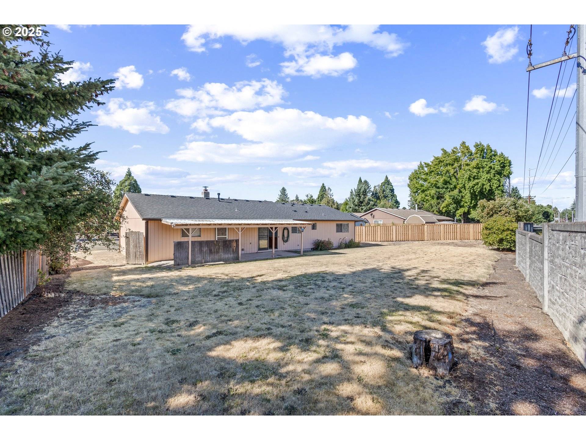 Hillsboro, OR 97124,537 NE 38th CT