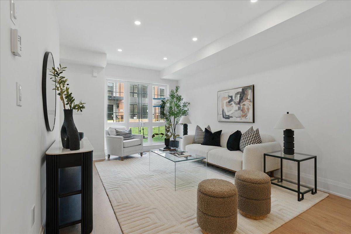 Vaughan, ON L4J 8A2,33 Burleigh Mews