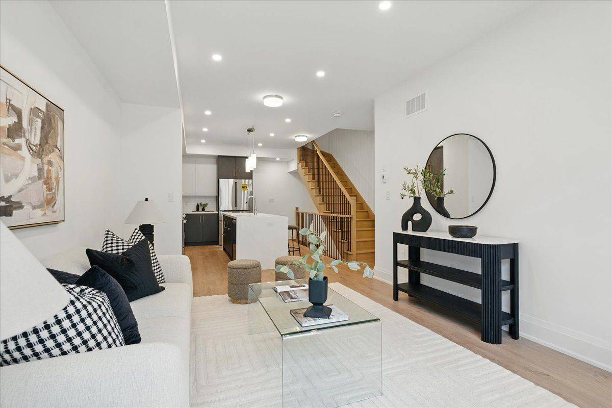 Vaughan, ON L4J 8A2,33 Burleigh Mews