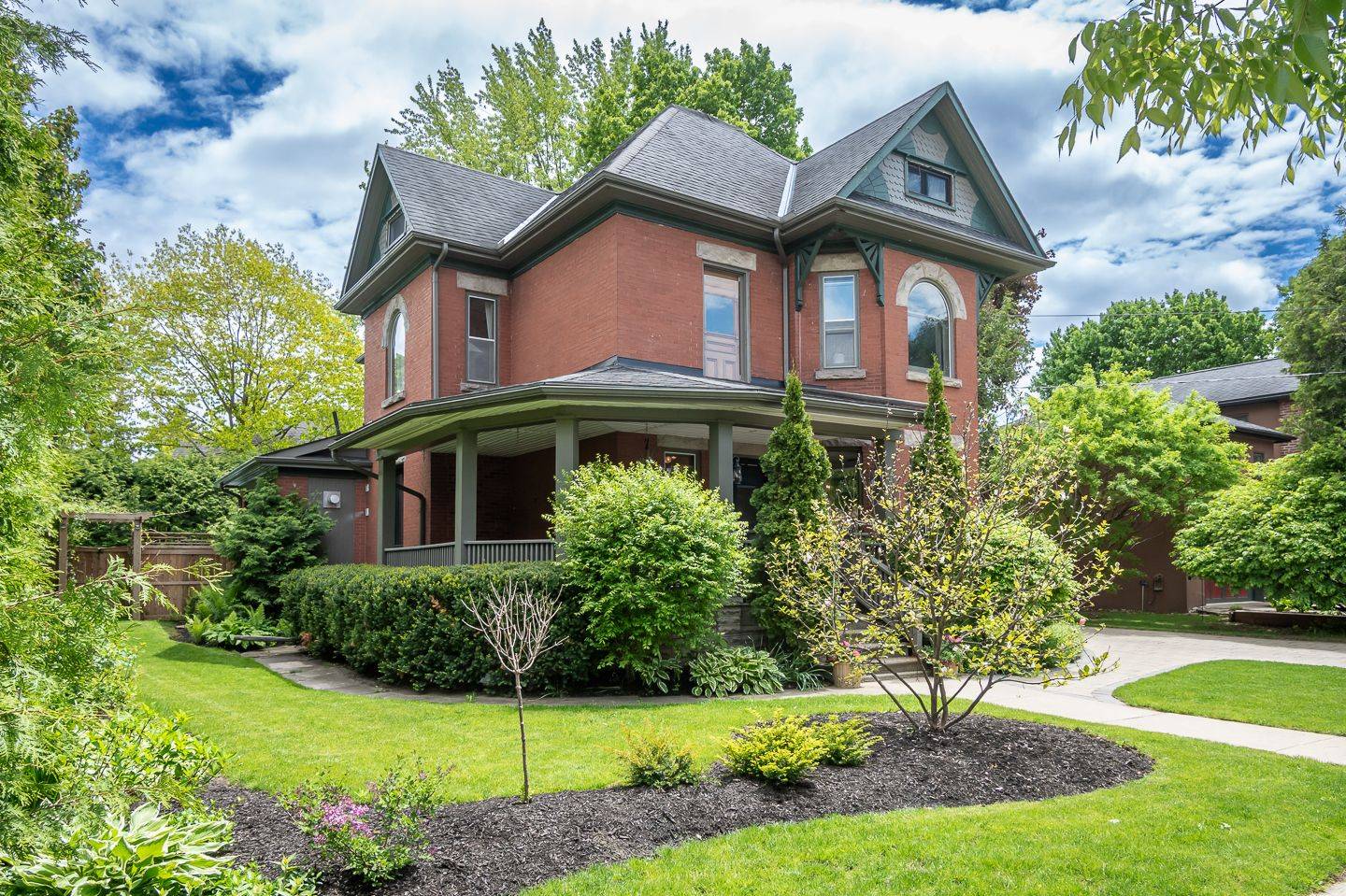 Centre Wellington, ON N0B 1S0,39 Henderson ST