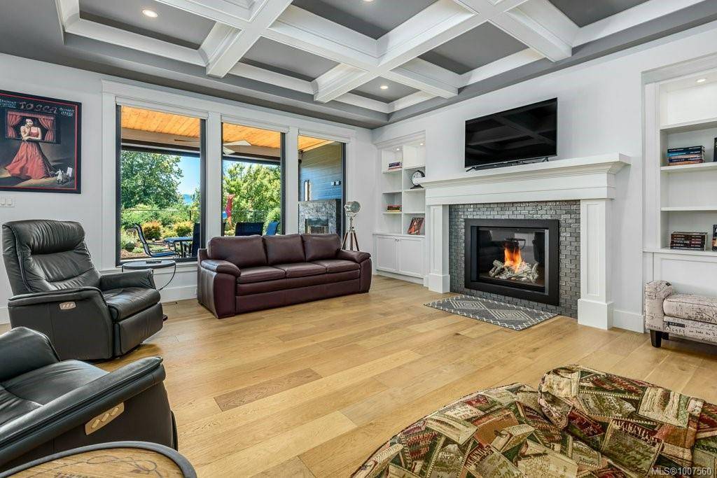 Comox, BC V9M 3M4,1891 Comox Ave