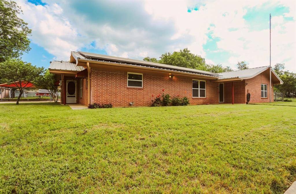 Comanche, TX 76442,405 W Neely Avenue