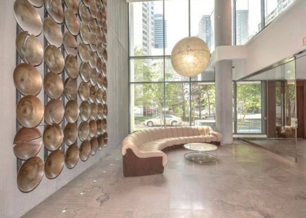 Toronto C09, ON M4Y 0A5,75 St Nicholas ST #402