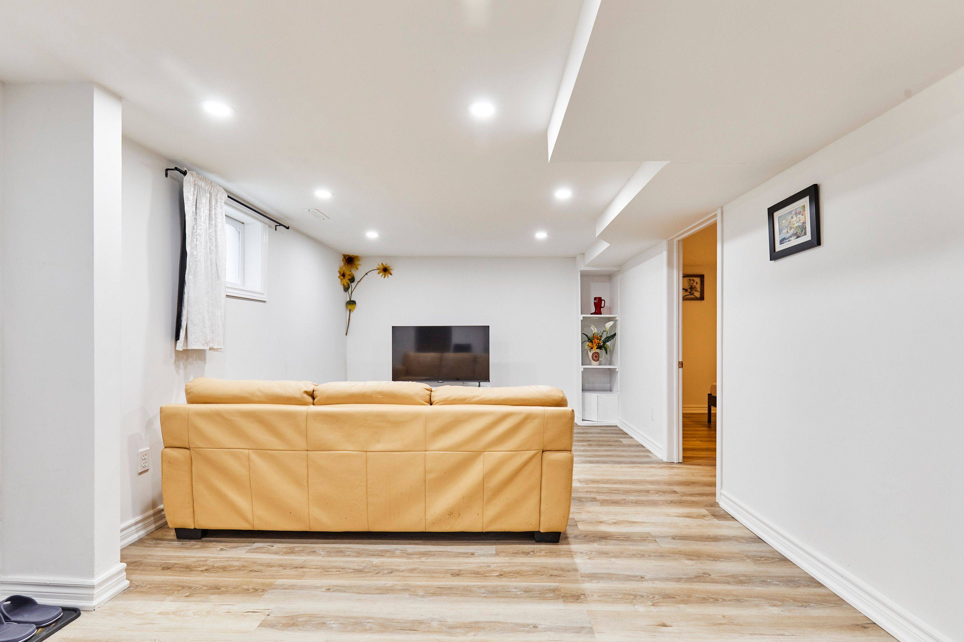 Pickering, ON L1W 1S7,931 Liverpool RD