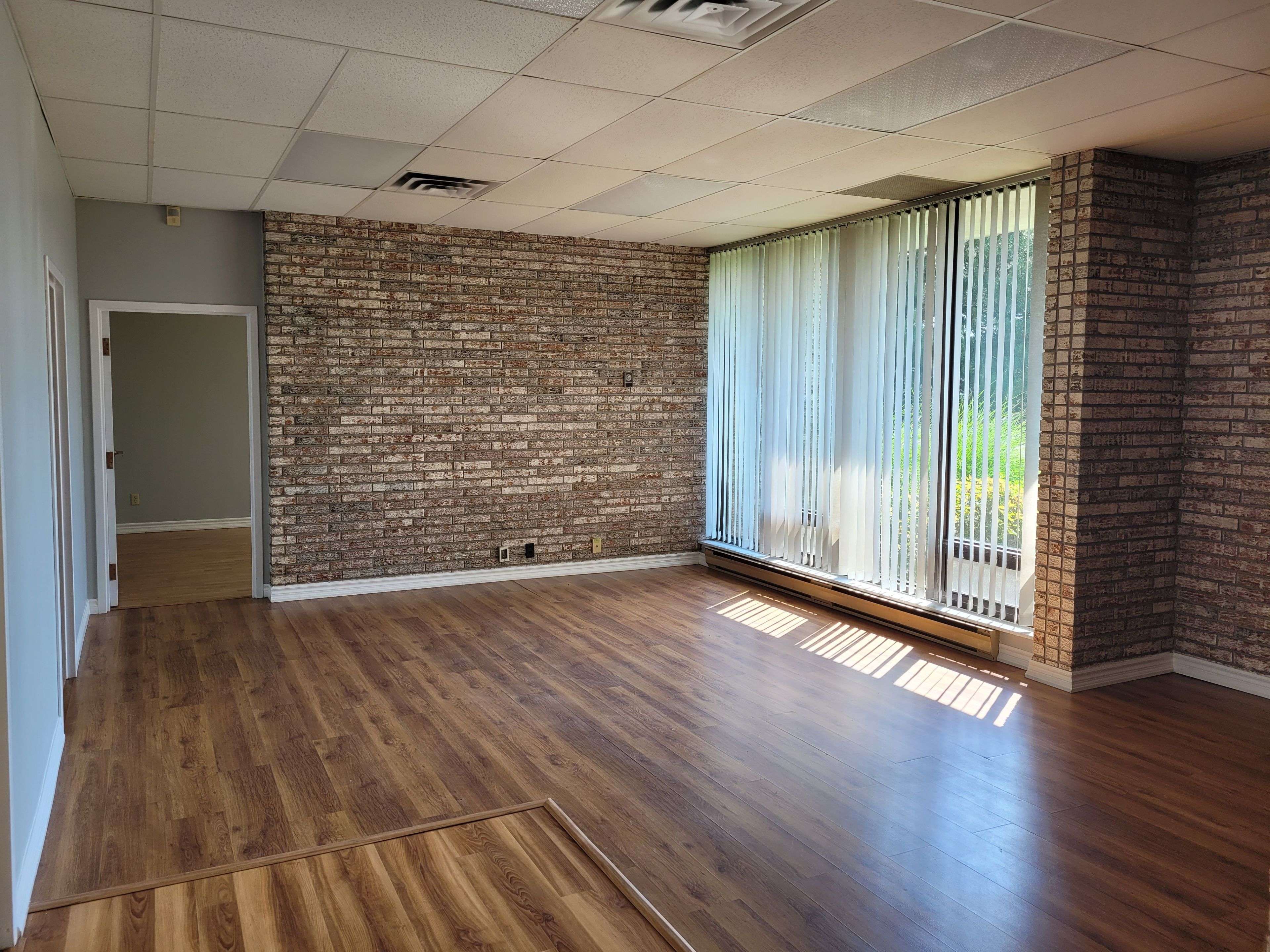 Guelph, ON N1H 1E9,61 Lewis RD #1