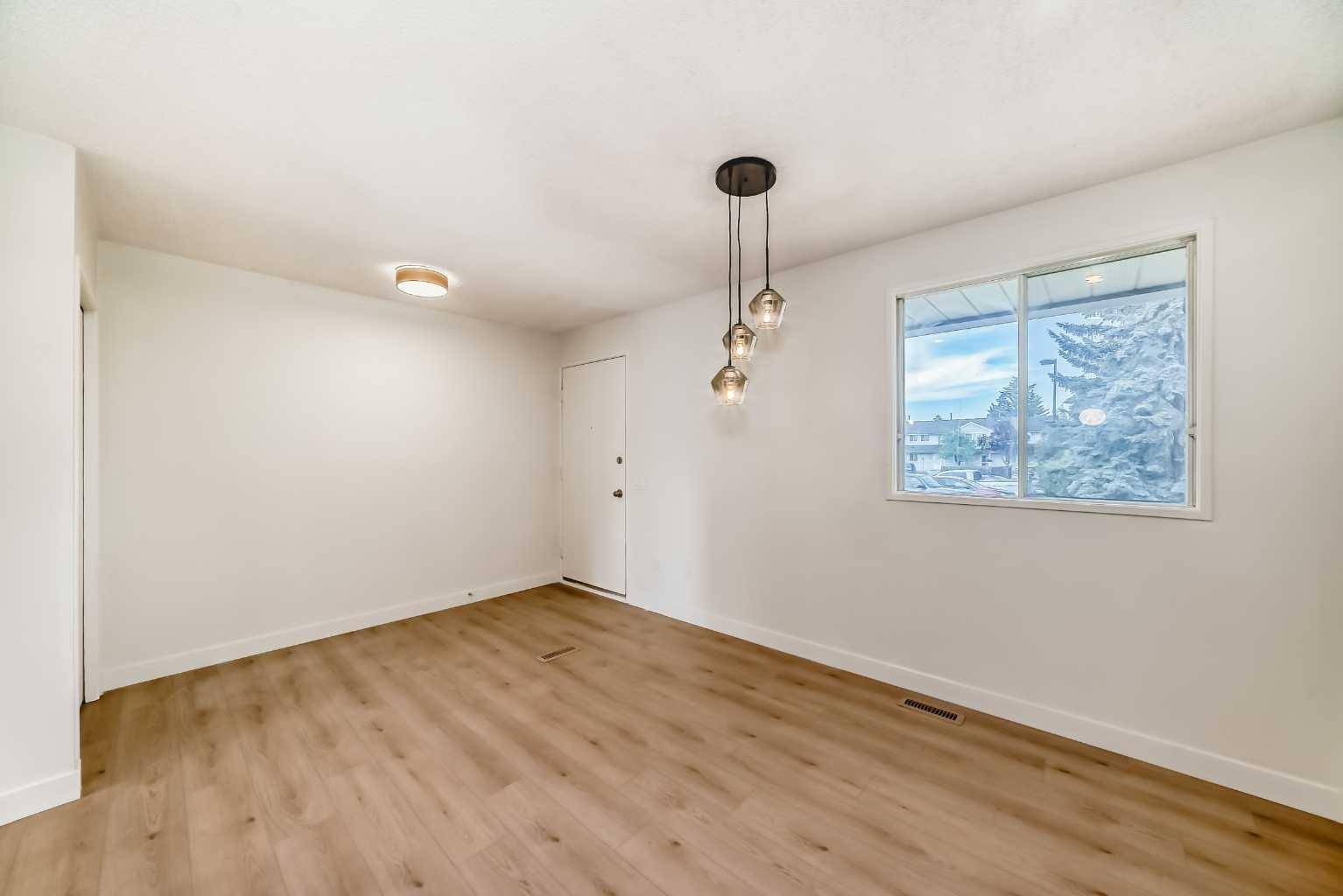 Calgary, AB T3J 1J8,1515 Falconridge DR NE #32