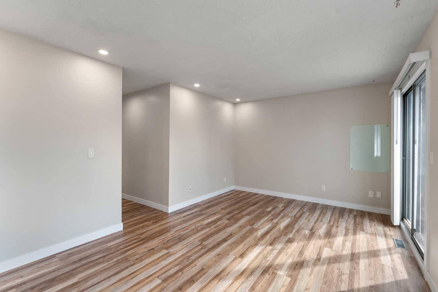 Calgary, AB T2E 0X5,423 10 AVE NE