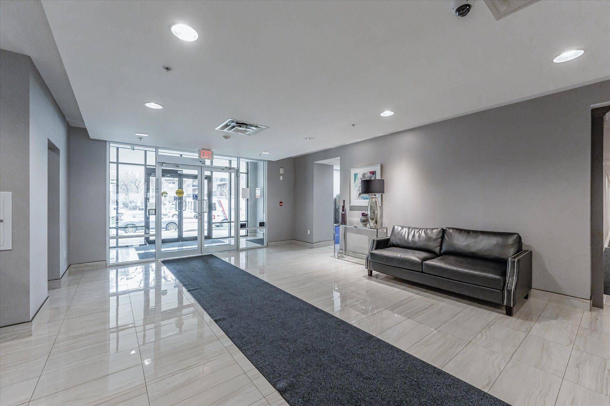 Hamilton, ON L8P 0B9,81 Robinson ST #604