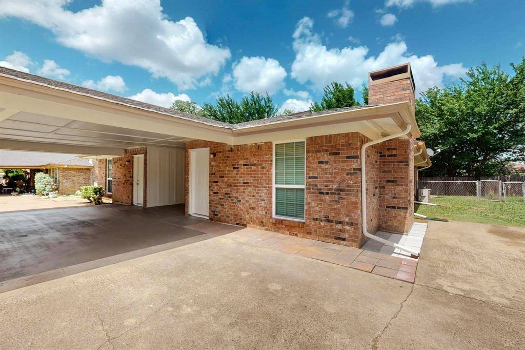 Arlington, TX 76014,2707-2709 Petersburg Drive