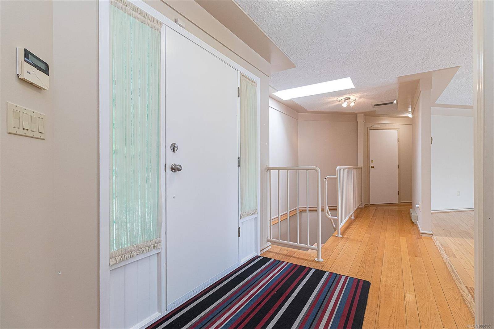 Saanich, BC V8Y 3A5,4569 Boulderwood Dr