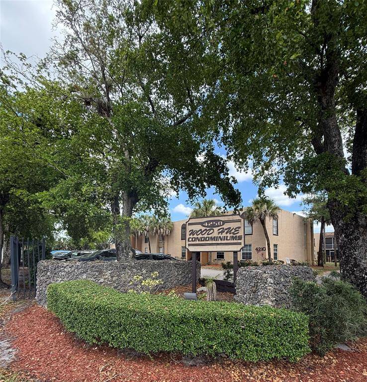 Lauderhill, FL 33313,4221 NW 19th St #276